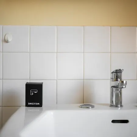 Sunny With Balcony アパート マントン