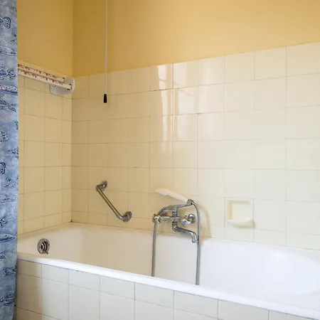 Sunny With Balcony マントン