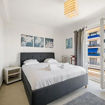 Sunny With Balcony アパート