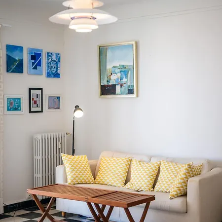 Sunny With Balcony アパート マントン