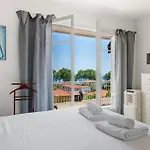 Sunny With Balcony Apartman *