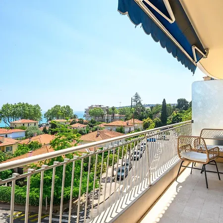 Sunny With Balcony Apartman *