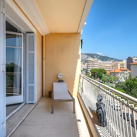 Sunny With Balcony * מנטון