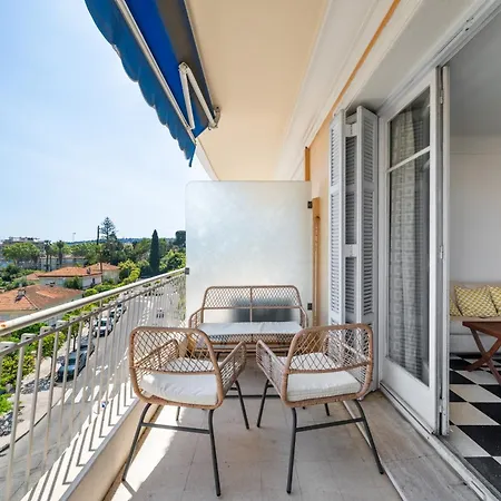 Sunny With Balcony Apartment Menton