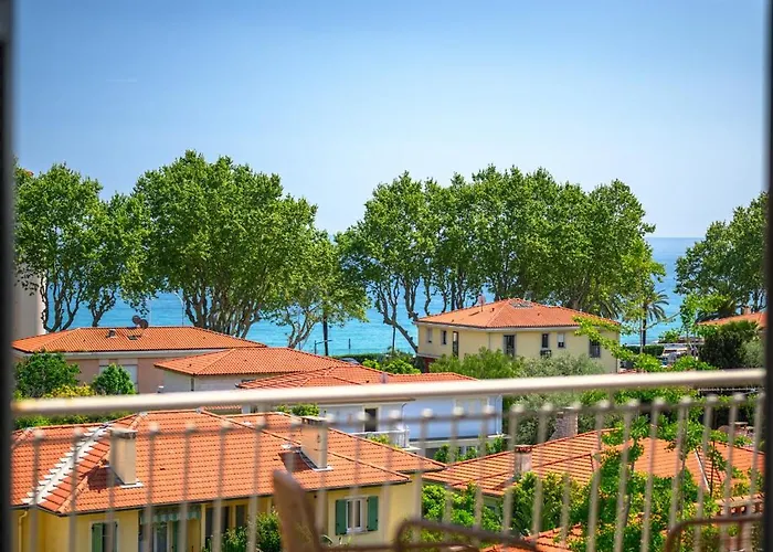 Апартаменты Sunny With Balcony *